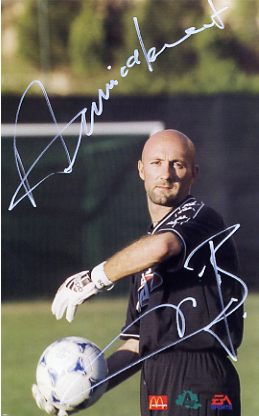 Autographed photo of French goalkeeper Fabian Barthez